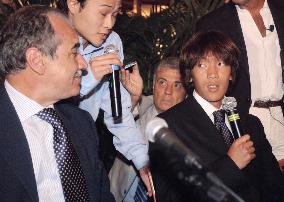 (2)Reggina's Nakamura gives news conference